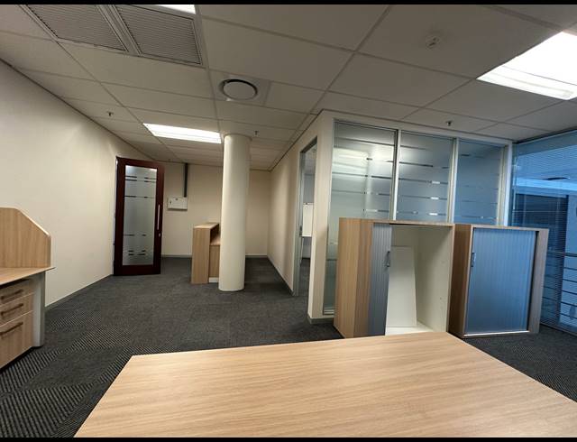 66M² OFFICE TO LET IN SANDTON CENTRAL